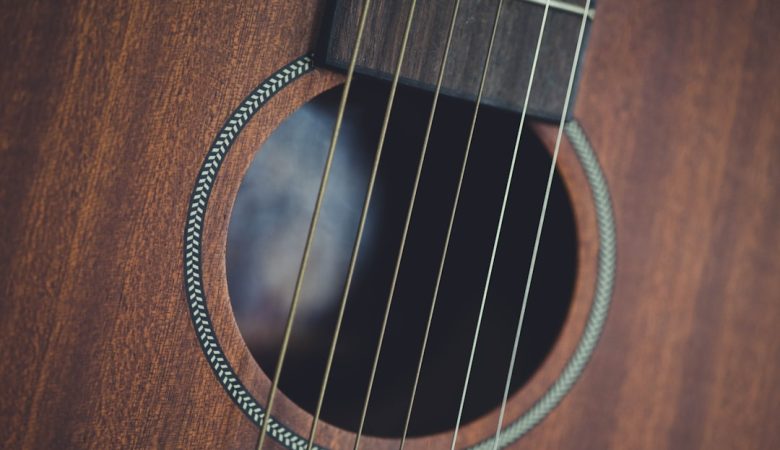 apprenez la guitare facilement ! découvrez nos conseils, astuces et tutoriels spécialement conçus pour les débutants et progressez rapidement dès vos premiers accords.