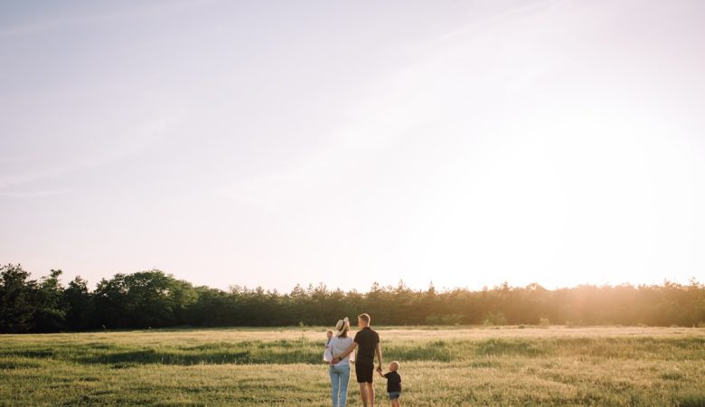 découvrez nos conseils et astuces pour des voyages en famille réussis, adaptés à tous les âges et goûts, pour des souvenirs inoubliables.